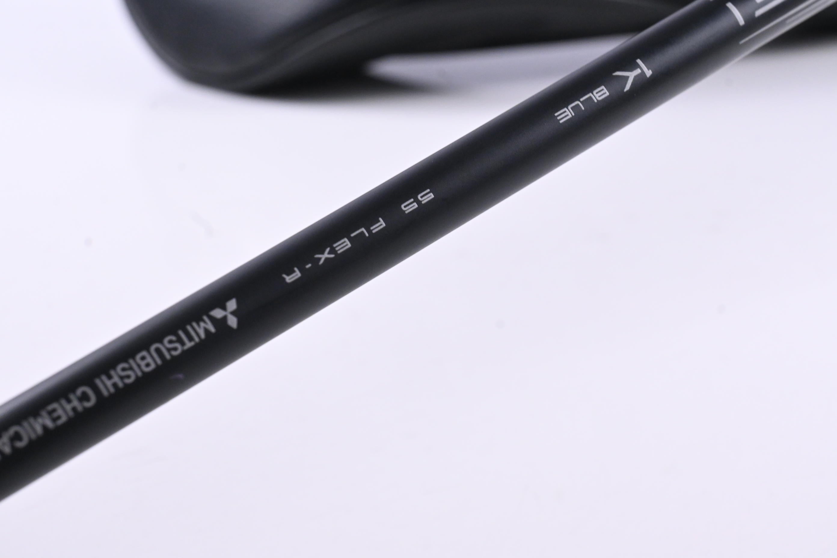 Titleist GT2 Driver / 10 Degree / Regular Flex Mitsubishi Tensei 1K Blue 55