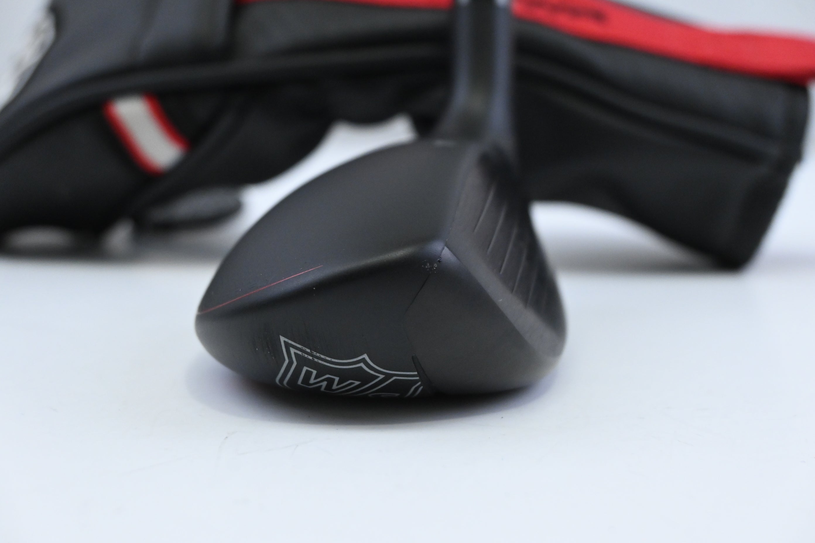 Wilson Dynapower 2023 #6 Hybrid / 28 Degree / Regular Flex UST Recoil 460 Shaft