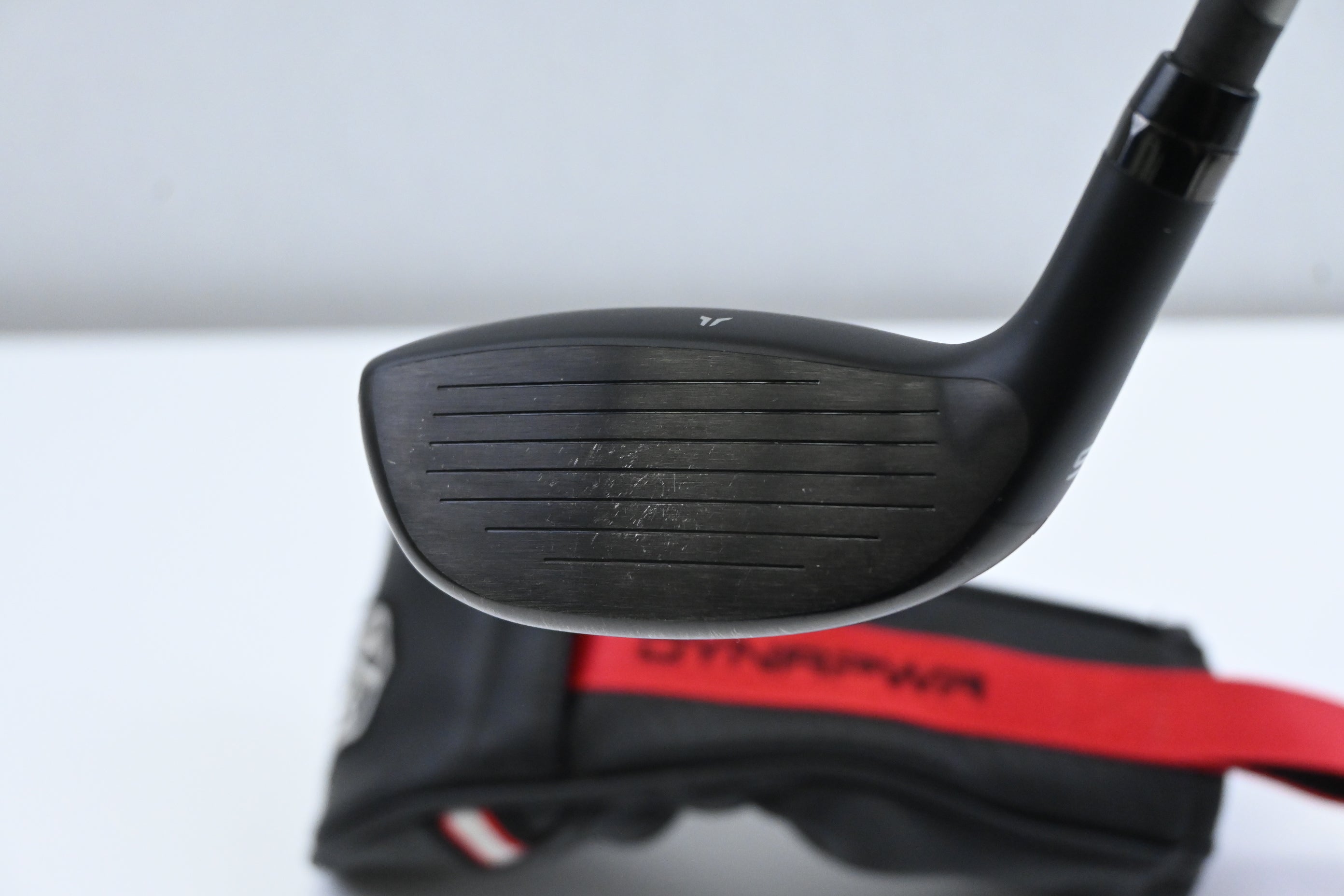 Wilson Dynapower 2023 #6 Hybrid / 28 Degree / Regular Flex UST Recoil 460 Shaft