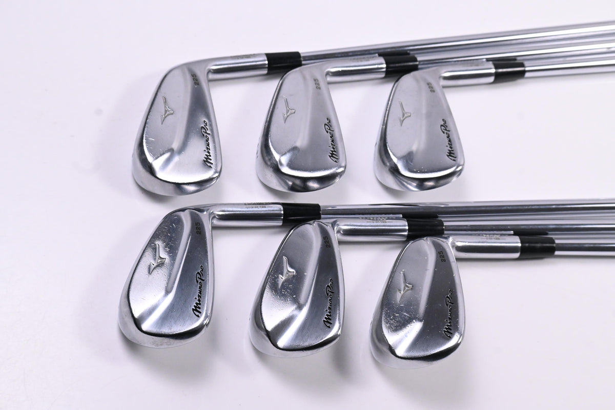 Mizuno Pro 225 Irons / 5-PW / Regular Flex Dynamic Gold 105 R300 Shafts