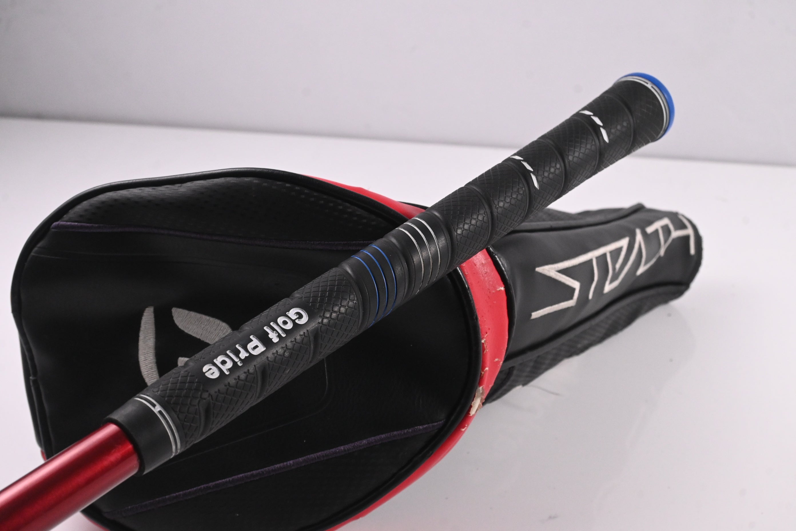 Taylormade Stealth Plus Driver / 10.5 Degree / Regular Flex HZRDUS Smoke RDX Red