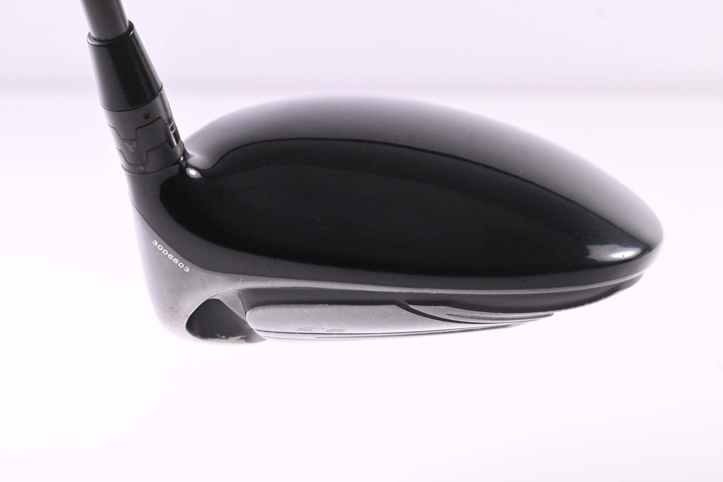 Titleist 915 D2 Driver / 9.5 Degree / Stiff Flex Diamana M+ Ltd 50 Shaft