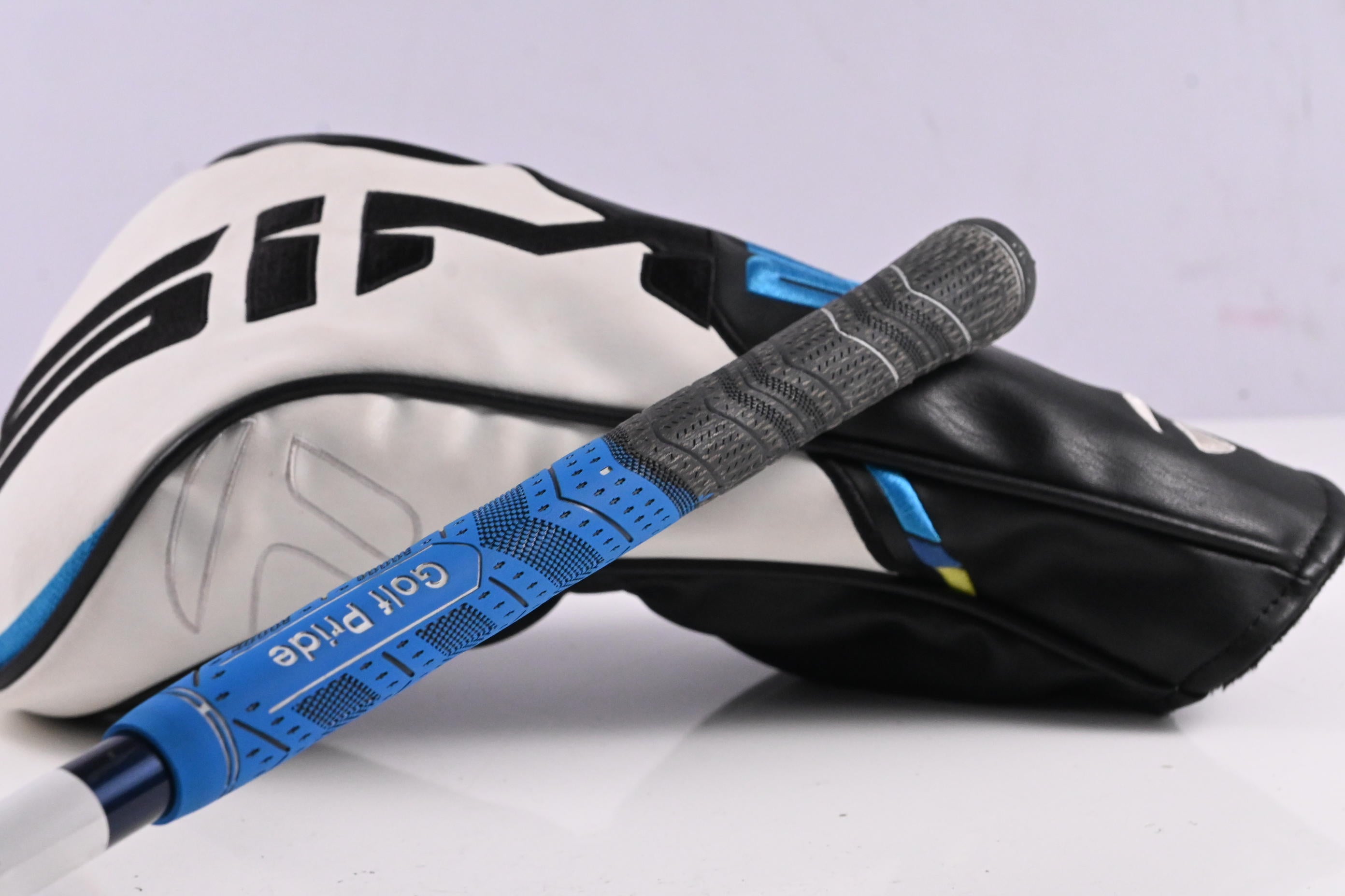 Taylormade SIM2 Max Driver / 10.5 Degree / Stiff Flex Ventus Blue 5 Shaft
