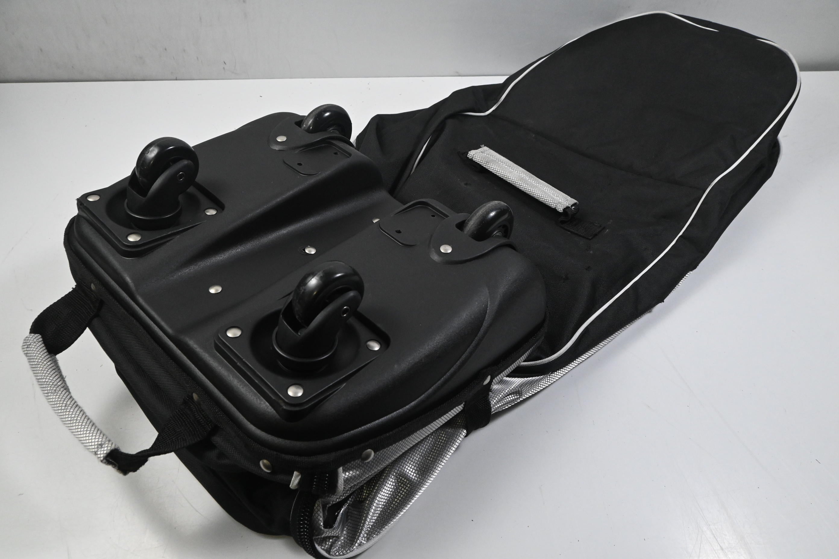 Longridge Wheeled Travel Cover / Black & Silver
