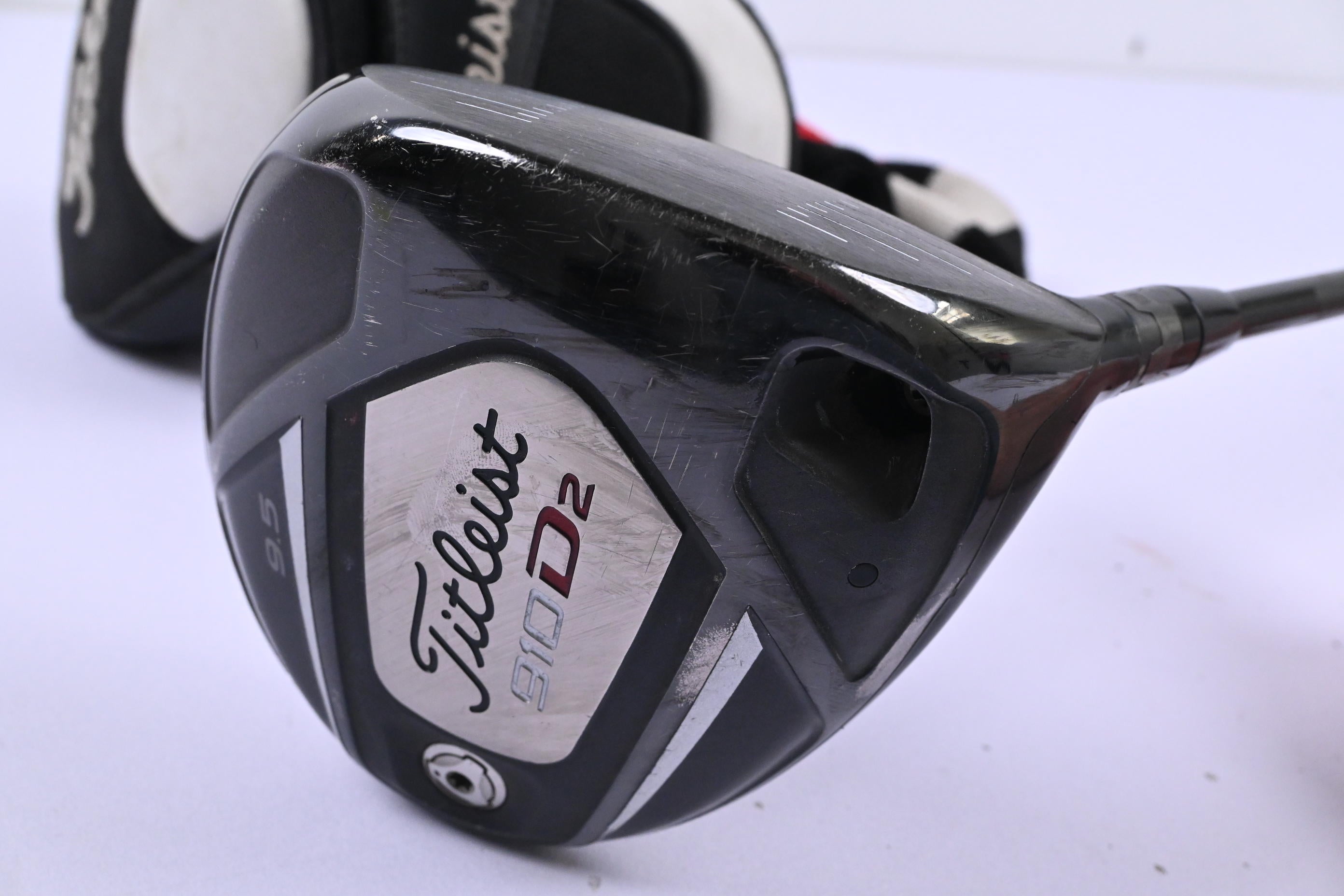 Titleist 910 D2 Driver / 9.5 Degree / Stiff Flex Diamana 'ahina 72 Shaft