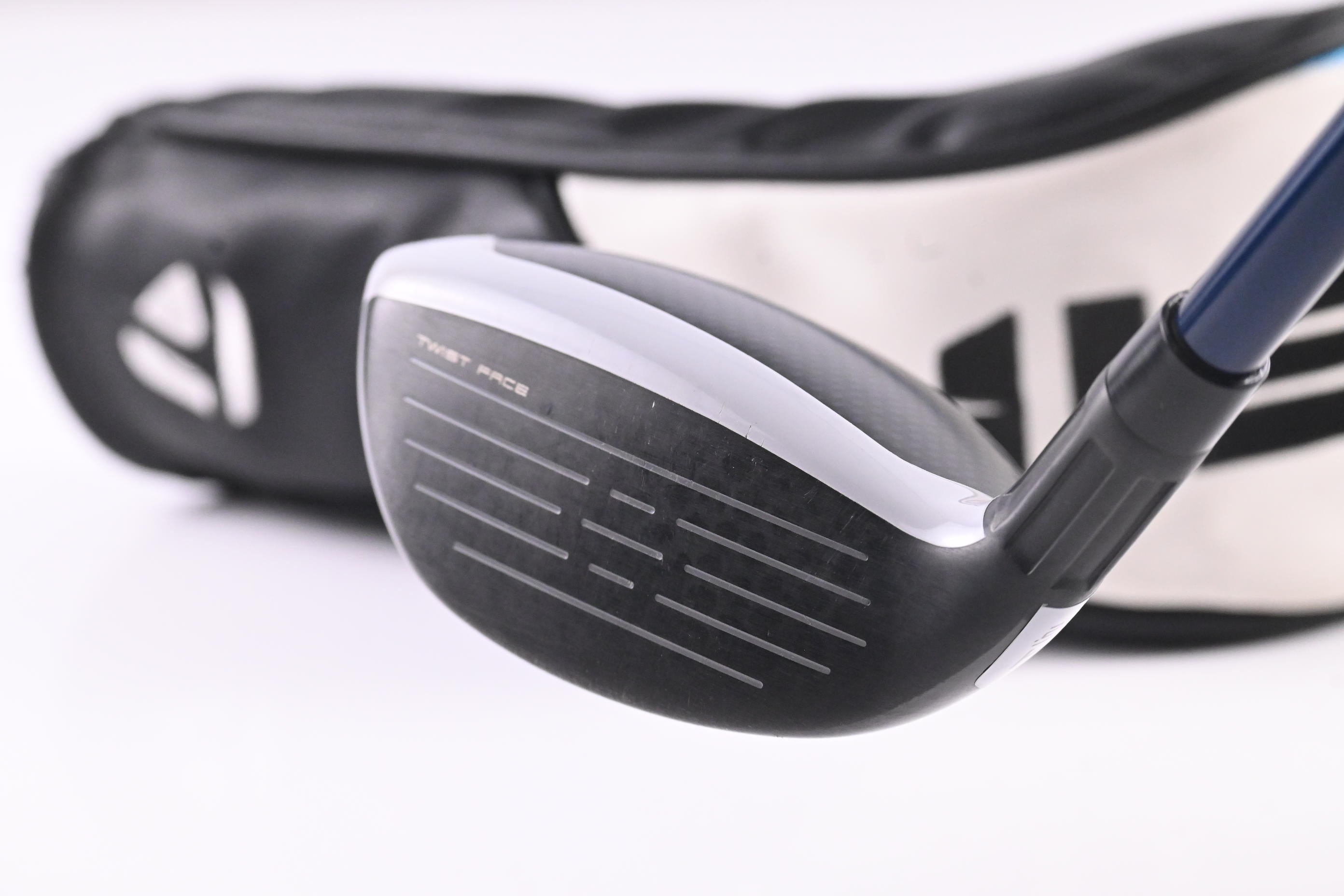 Taylormade SIM2 Max #4 Hybrid / 22 Degree / Regular Flex Fujikura Ventus Blue 6