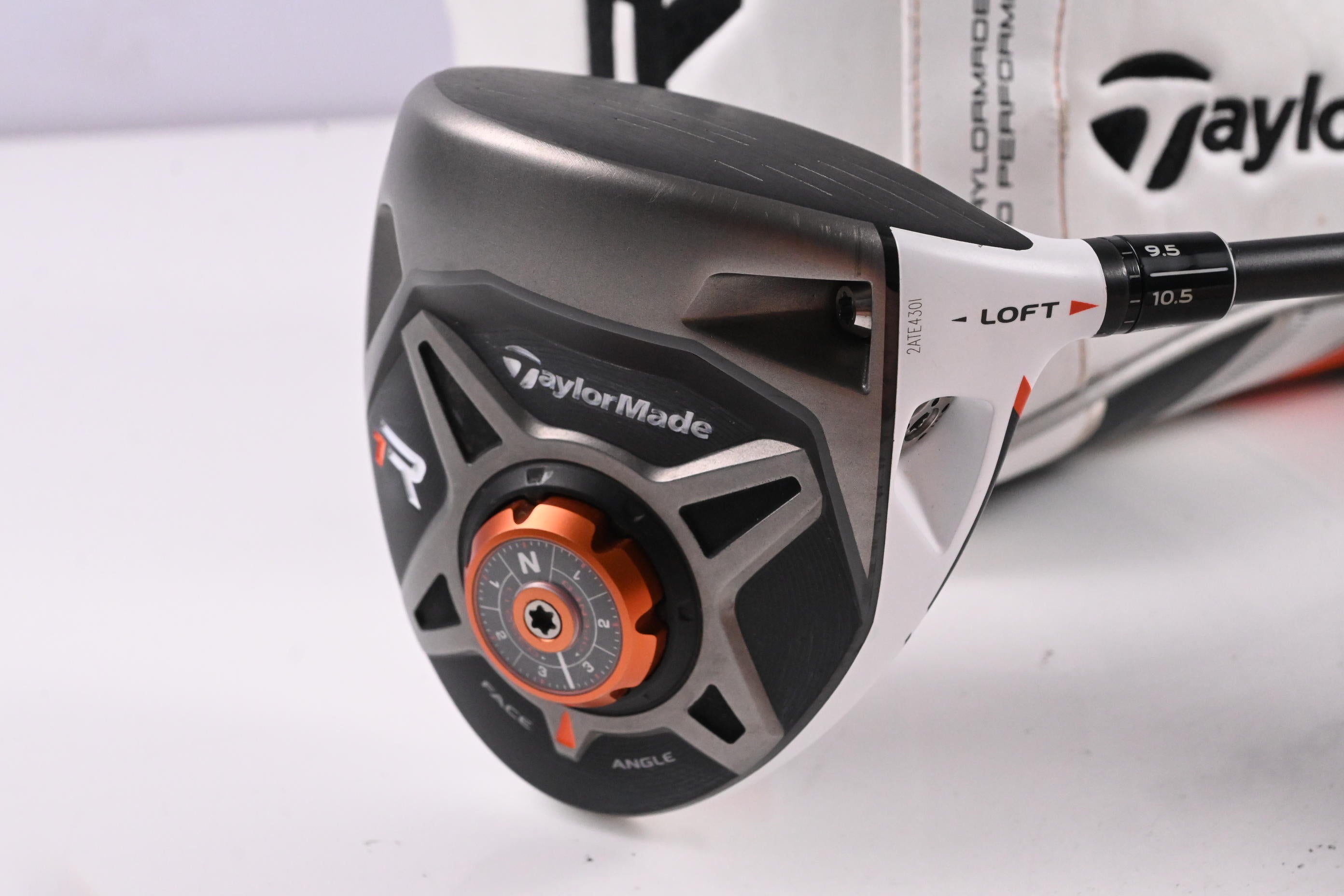 Taylormade R1 Driver / 10.5 Degree / Regular Flex Aldila RIP Phenom 55 Shaft