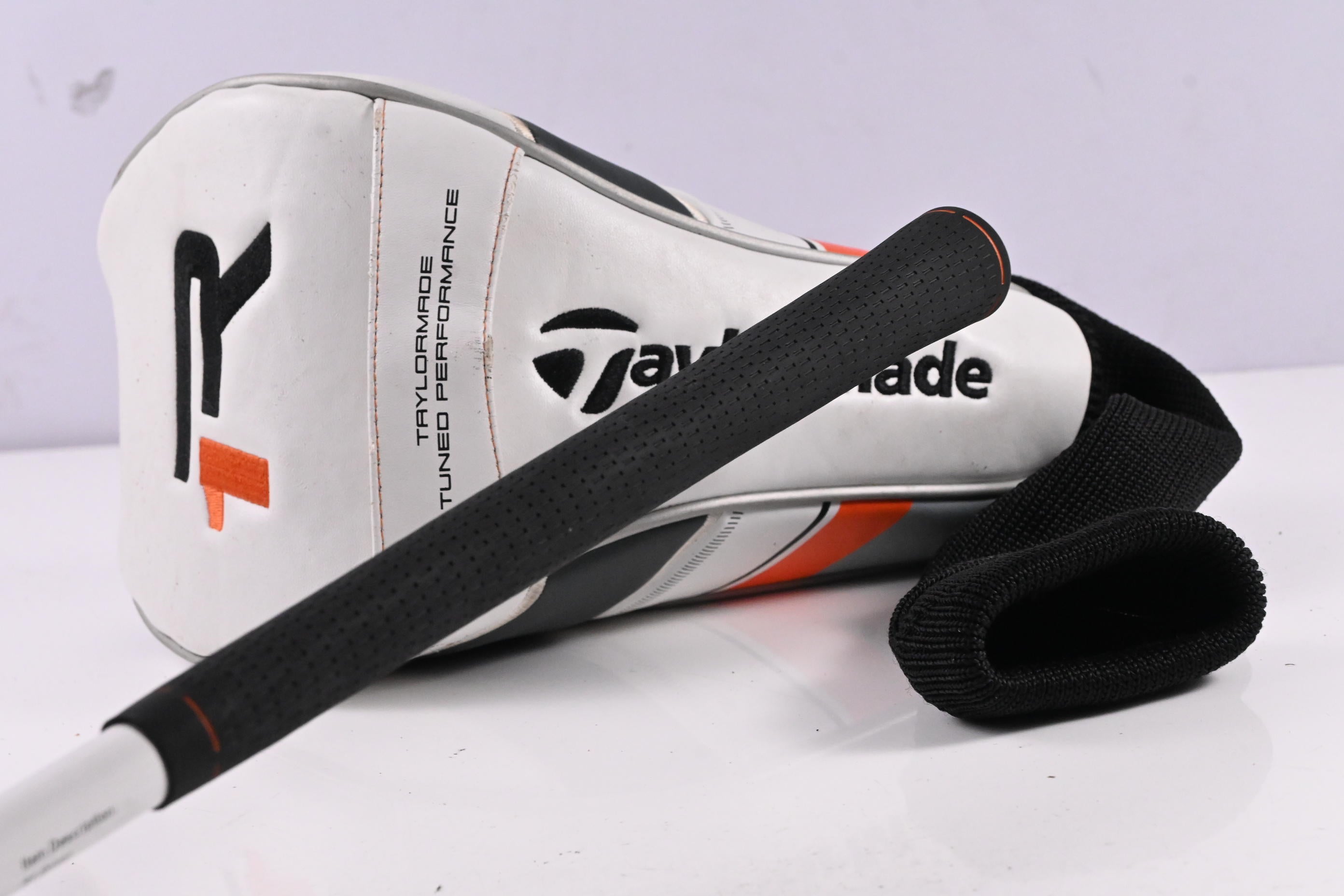 Taylormade R1 Driver / 10.5 Degree / Regular Flex Aldila RIP Phenom 55 Shaft