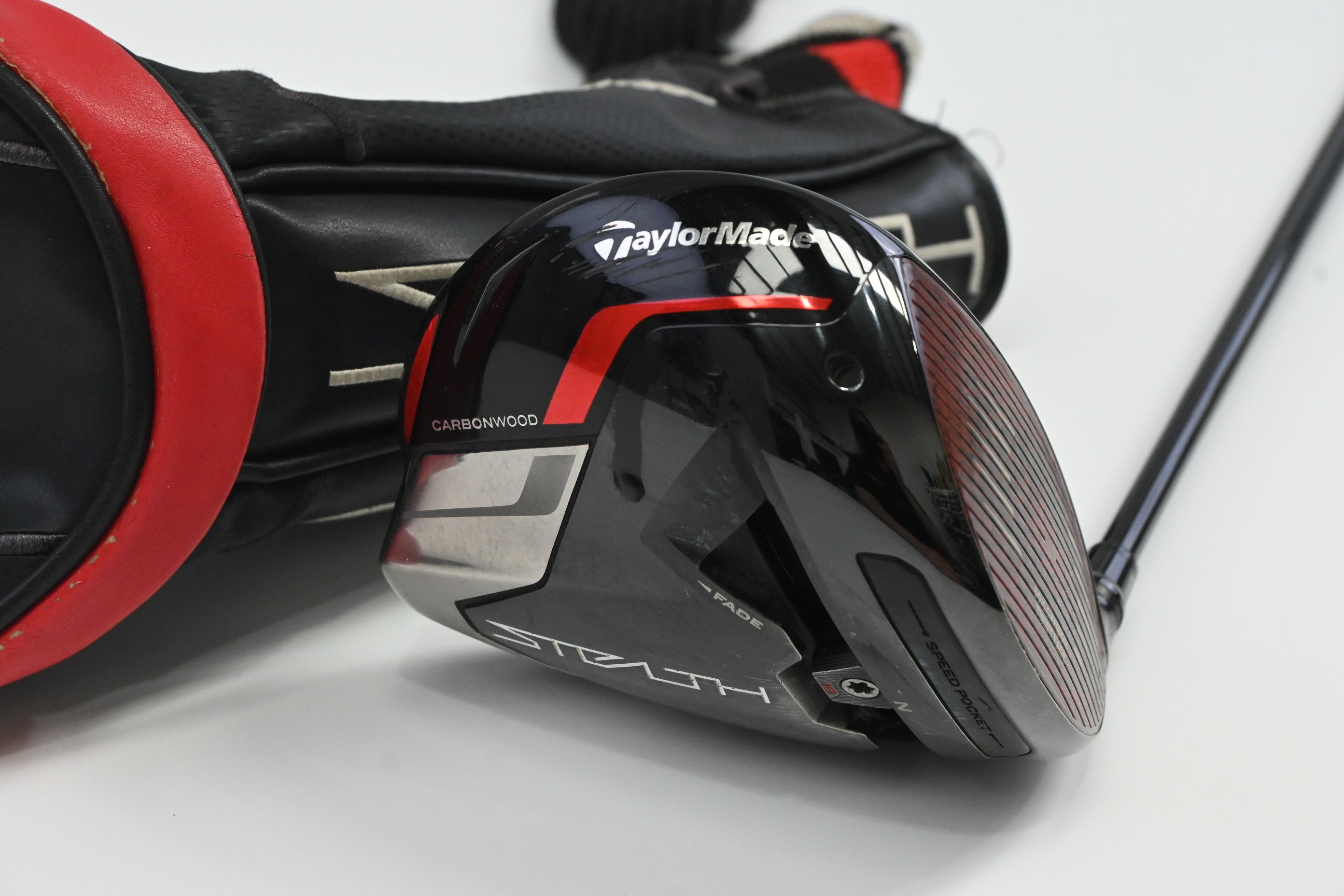 Taylormade Stealth Plus Driver / 10.5 Degree / Regular Flex HZRDUS Smoke Red RDX