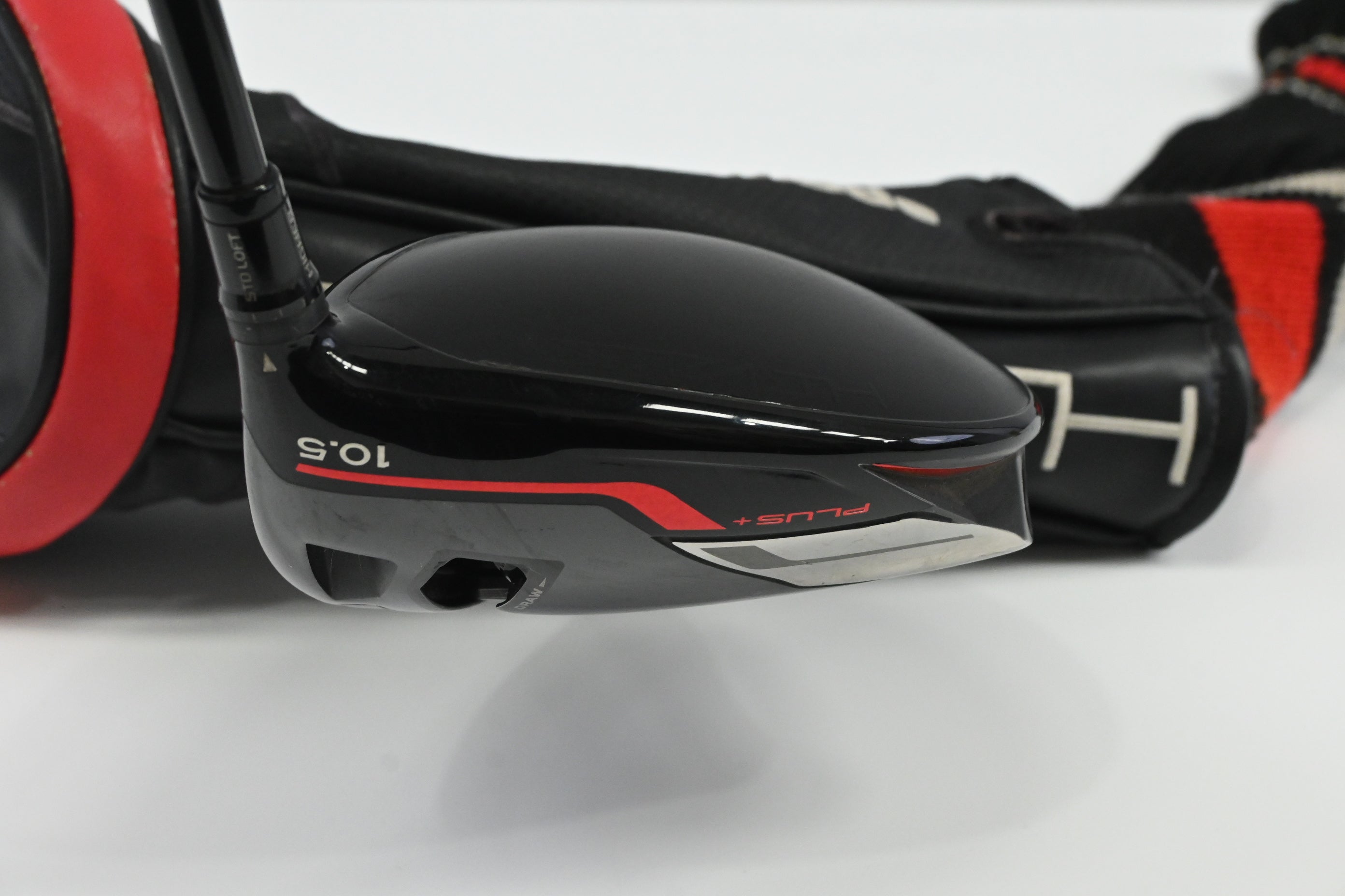 Taylormade Stealth Plus Driver / 10.5 Degree / Regular Flex HZRDUS Smoke Red RDX