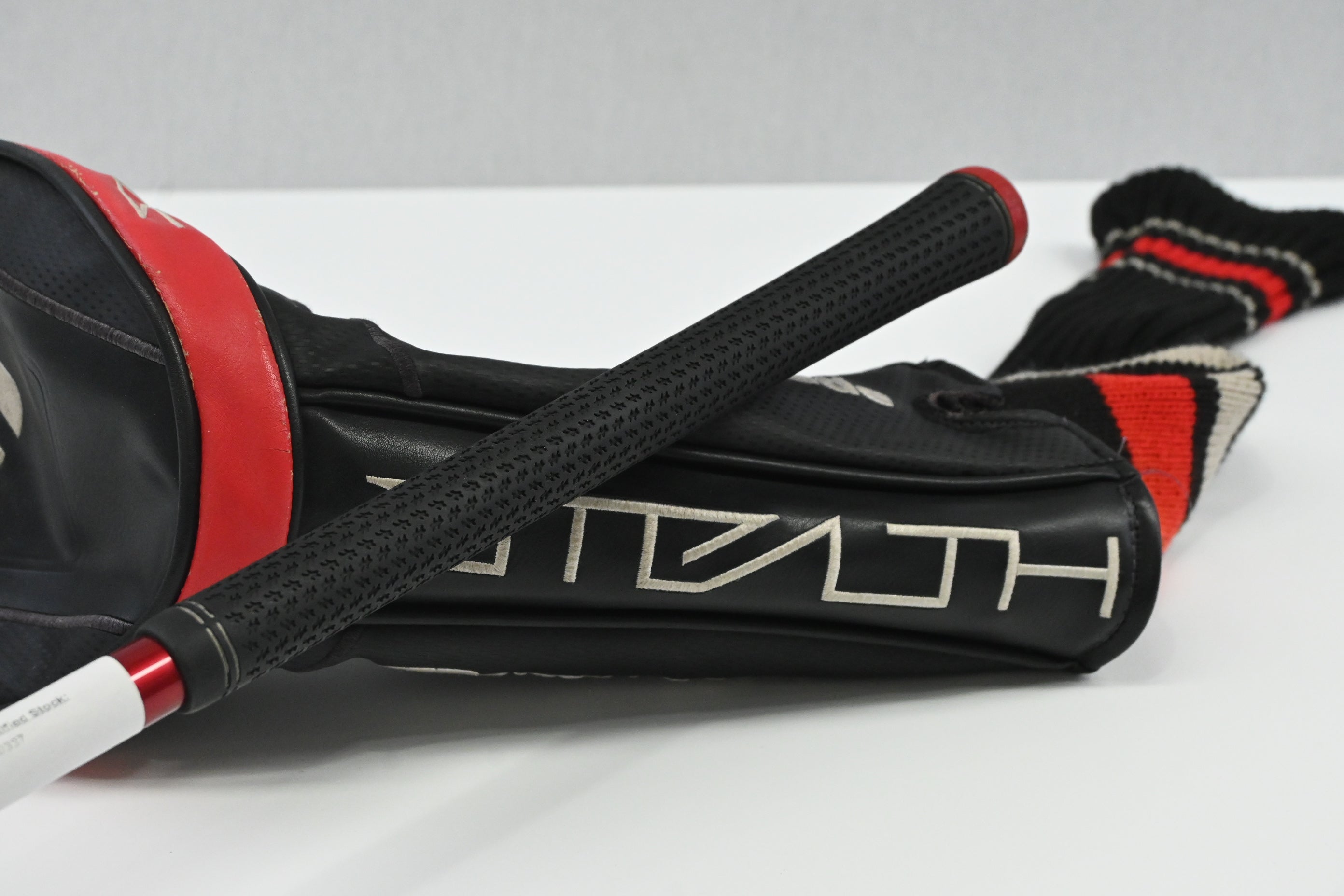 Taylormade Stealth Plus Driver / 10.5 Degree / Regular Flex HZRDUS Smoke Red RDX
