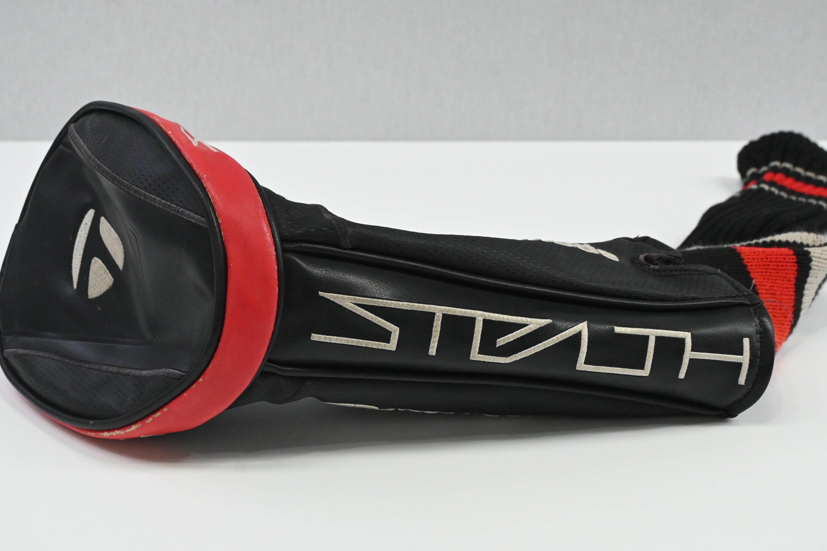 Taylormade Stealth Plus Driver / 10.5 Degree / Regular Flex HZRDUS Smoke Red RDX