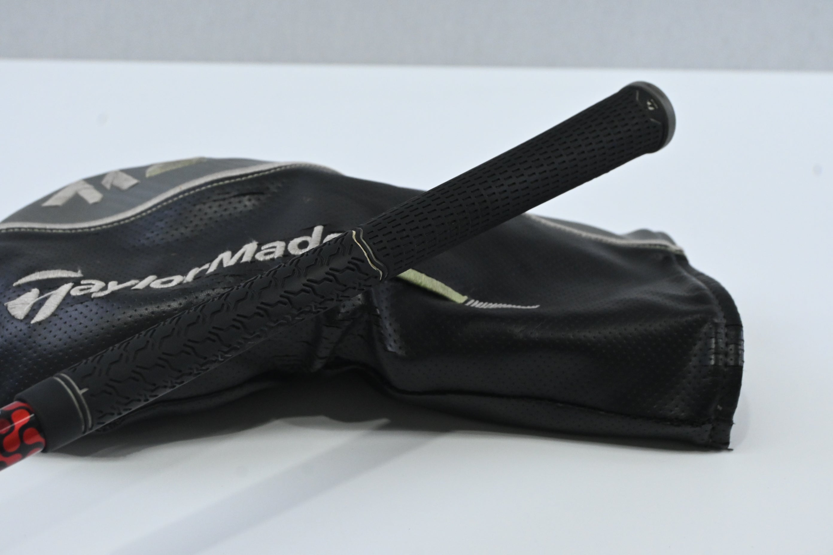 Taylormade M2 2017 Driver / 9.5 Degree / Stiff Flex Fujikura Atmos Red 5 Shaft